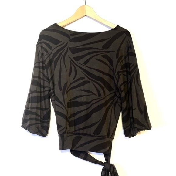 NEW Z Supply zebra print Top Clara Tropical Wrap Top Black Blouse Safari Evereve - Picture 5 of 11